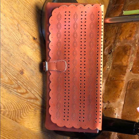 Classic clutch 💞🌺 - Picture 2 of 4